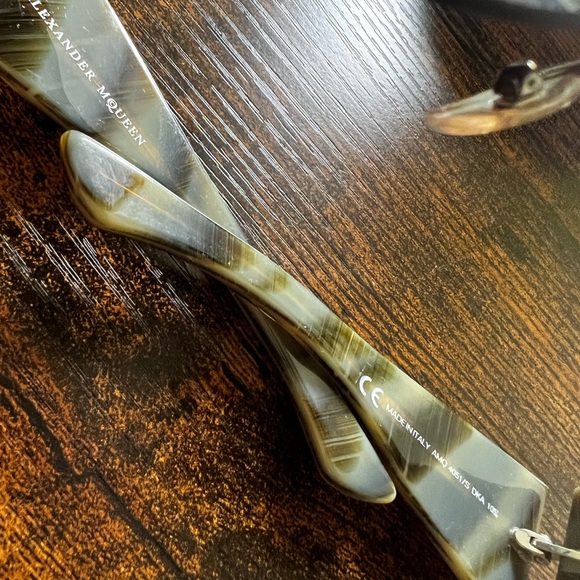 Vintage Alexander McQueen sea shell sunglasses. New. - Picture 6 of 6